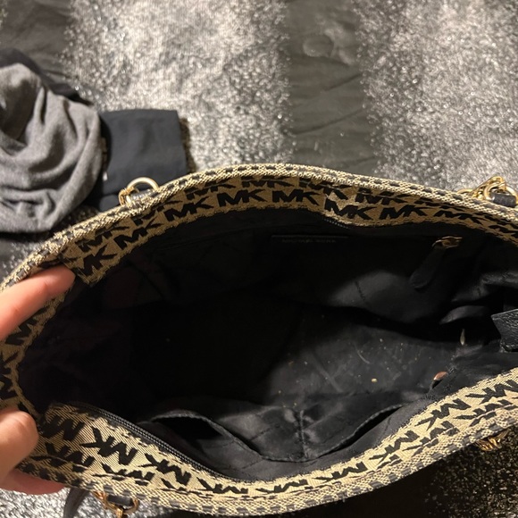 Used - Picture 3 of 4